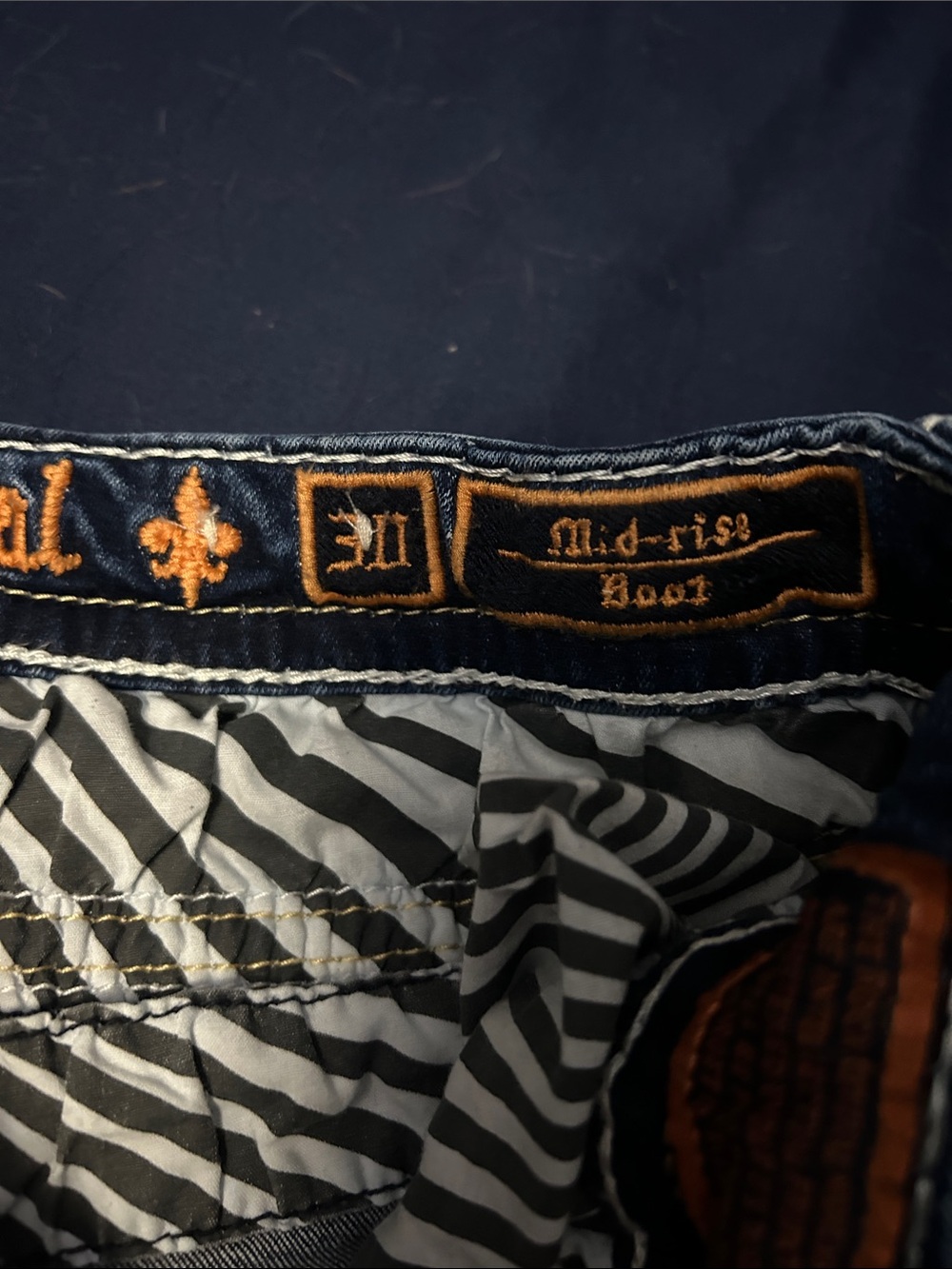 Rock Revival Yui Distressed Light Wash mid-rise Boot Cut Jeans Size 30 inseam 33 - Picture 7 of 9